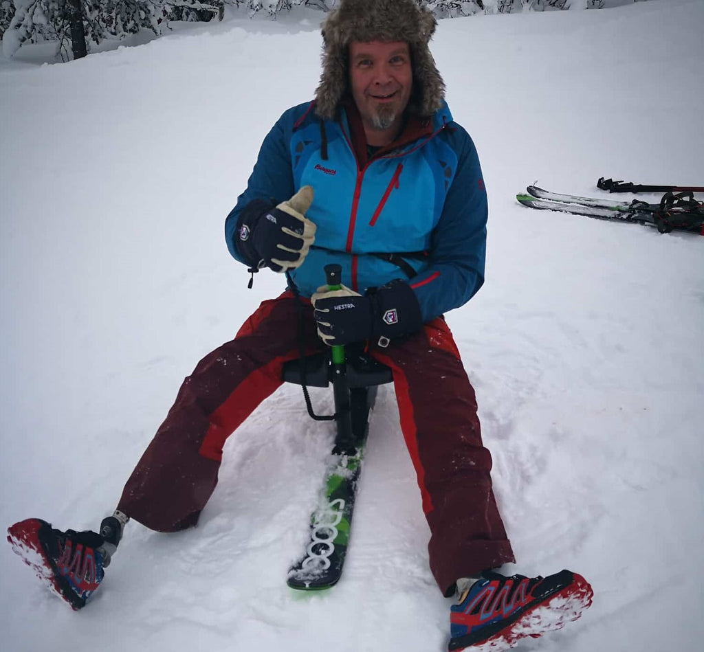 HANDISKI UND ADAPTIERTES SKIFAHREN DAS MATERIAL